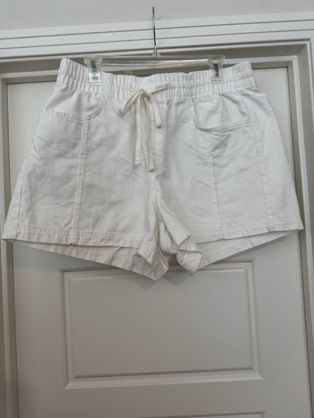 Universal Thread White Elastic Drawstring Casual Shorts